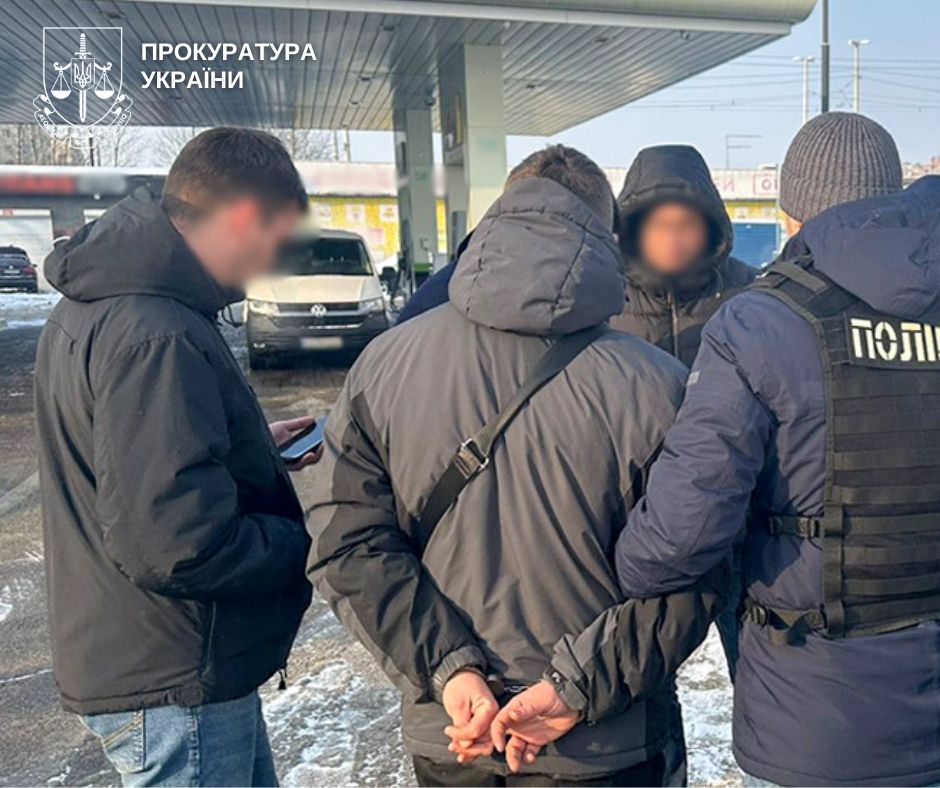 У Києві викрили чоловіка, який за 12 тис дол. обіцяв «тилову службу» - фото 2