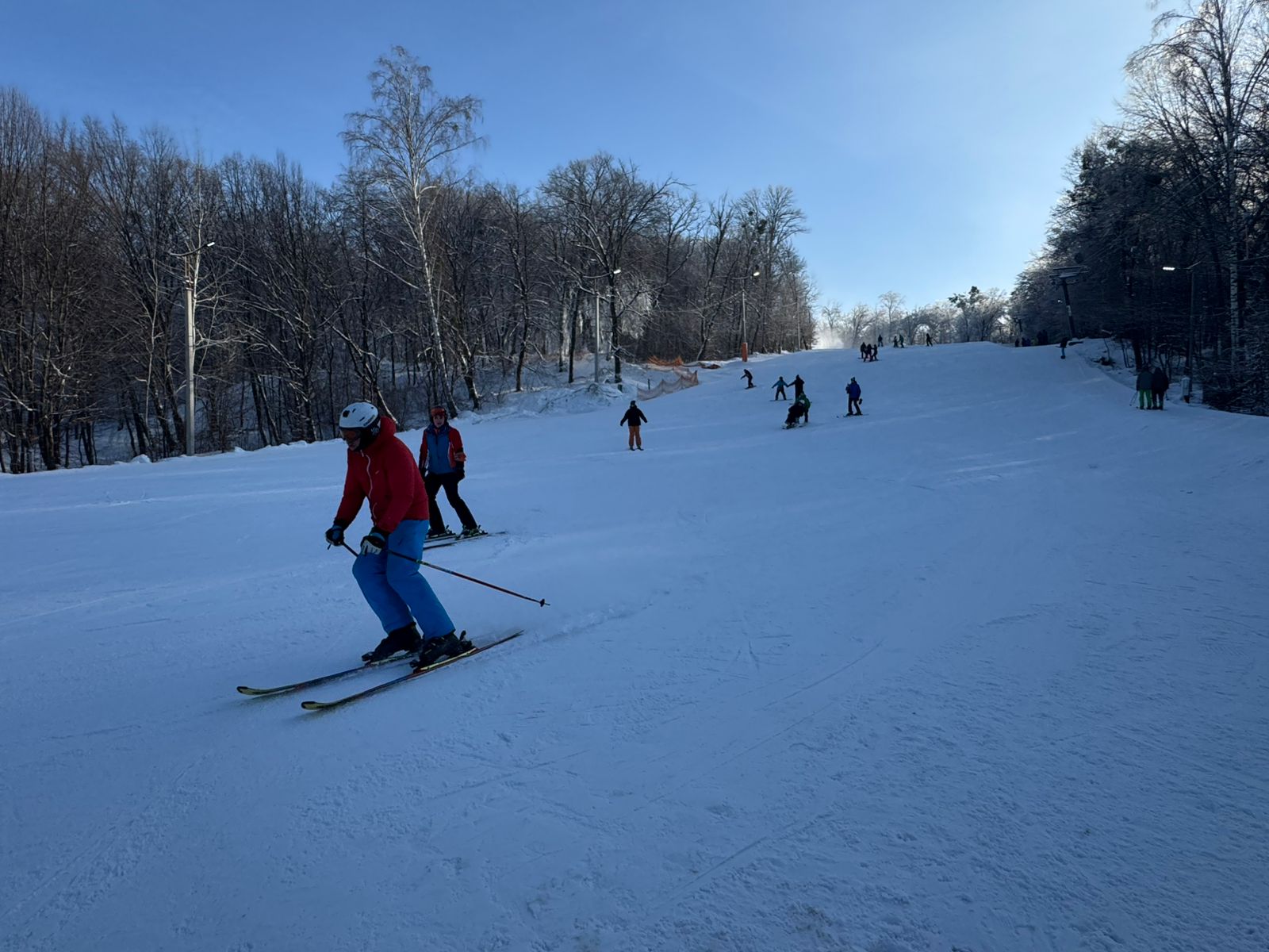 Ветерани війни з Київщини випробували себе в катанні на адаптивних лижах - фото 3