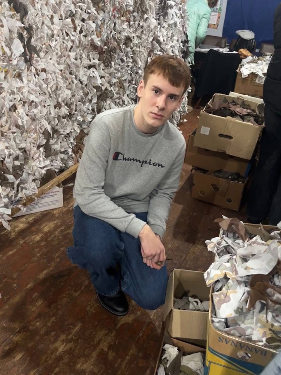 В Умані ліцеїсти під час канікул плели маскувальні сітки - фото 4