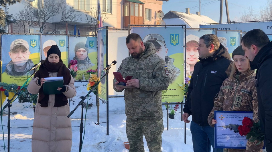 На Вінниччині передали дві нагороди родині полеглого воїна - фото 2