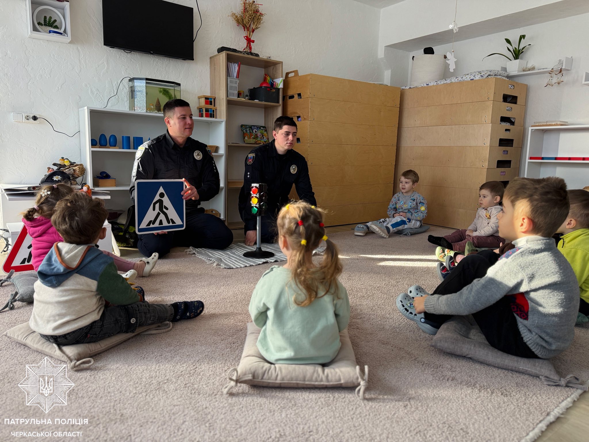 Патрульні провели заняття для малюків із дитячого садочка у Черкасах - фото 2
