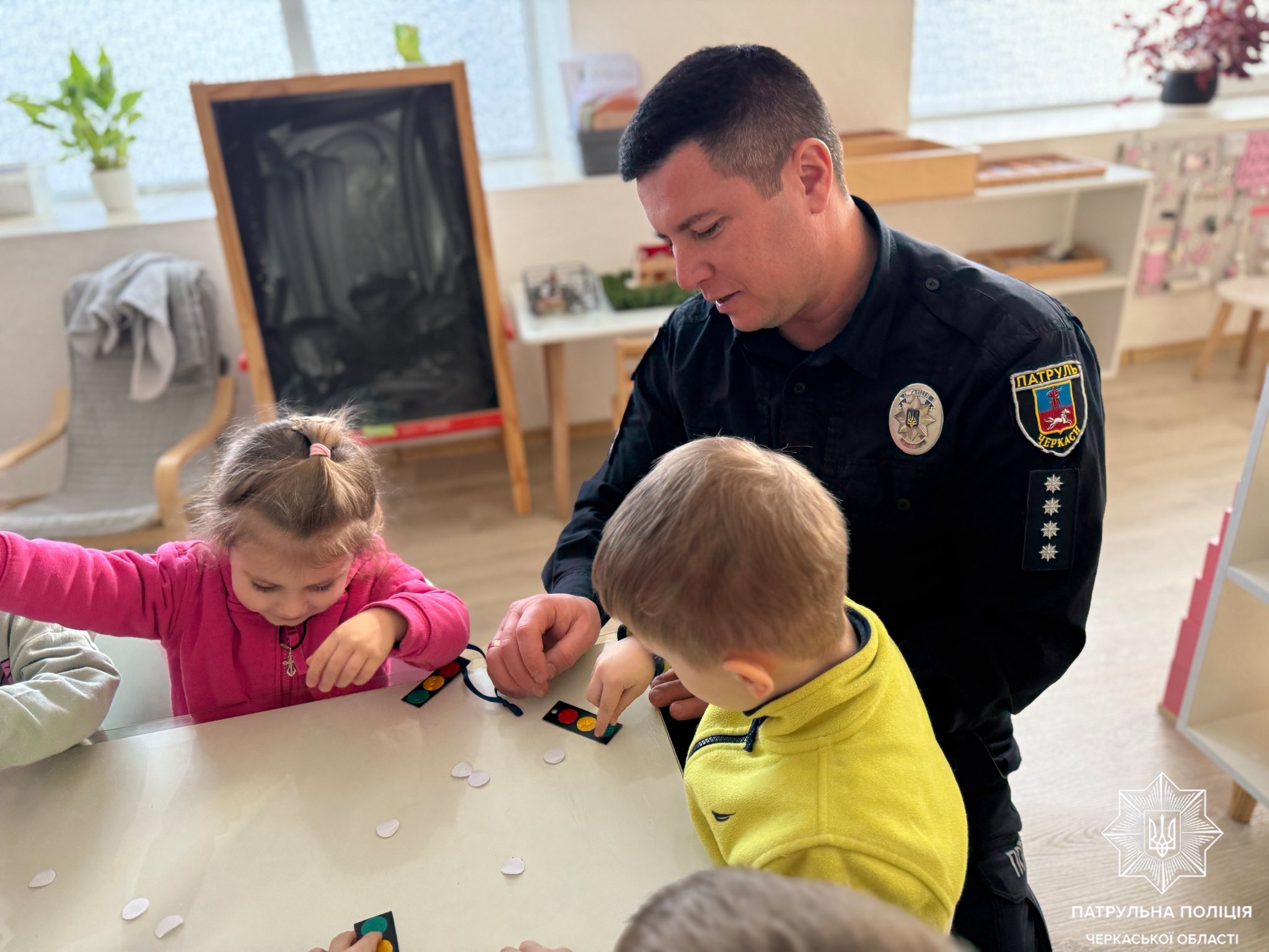 Патрульні провели заняття для малюків із дитячого садочка у Черкасах - фото 3