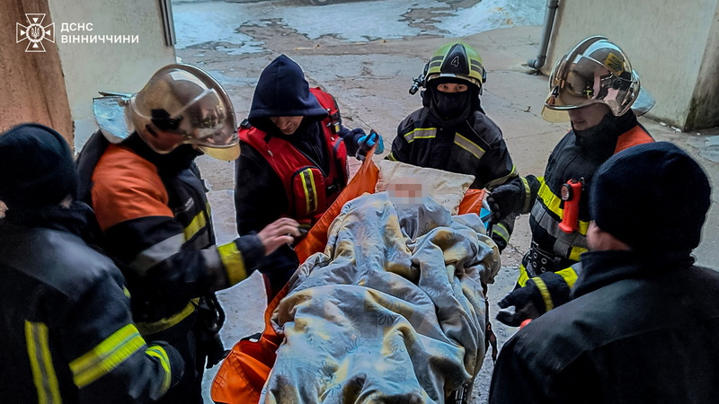 Вінничанка не змогла відкрити двері в квартиру, де була її півторарічна дитина - фото 2