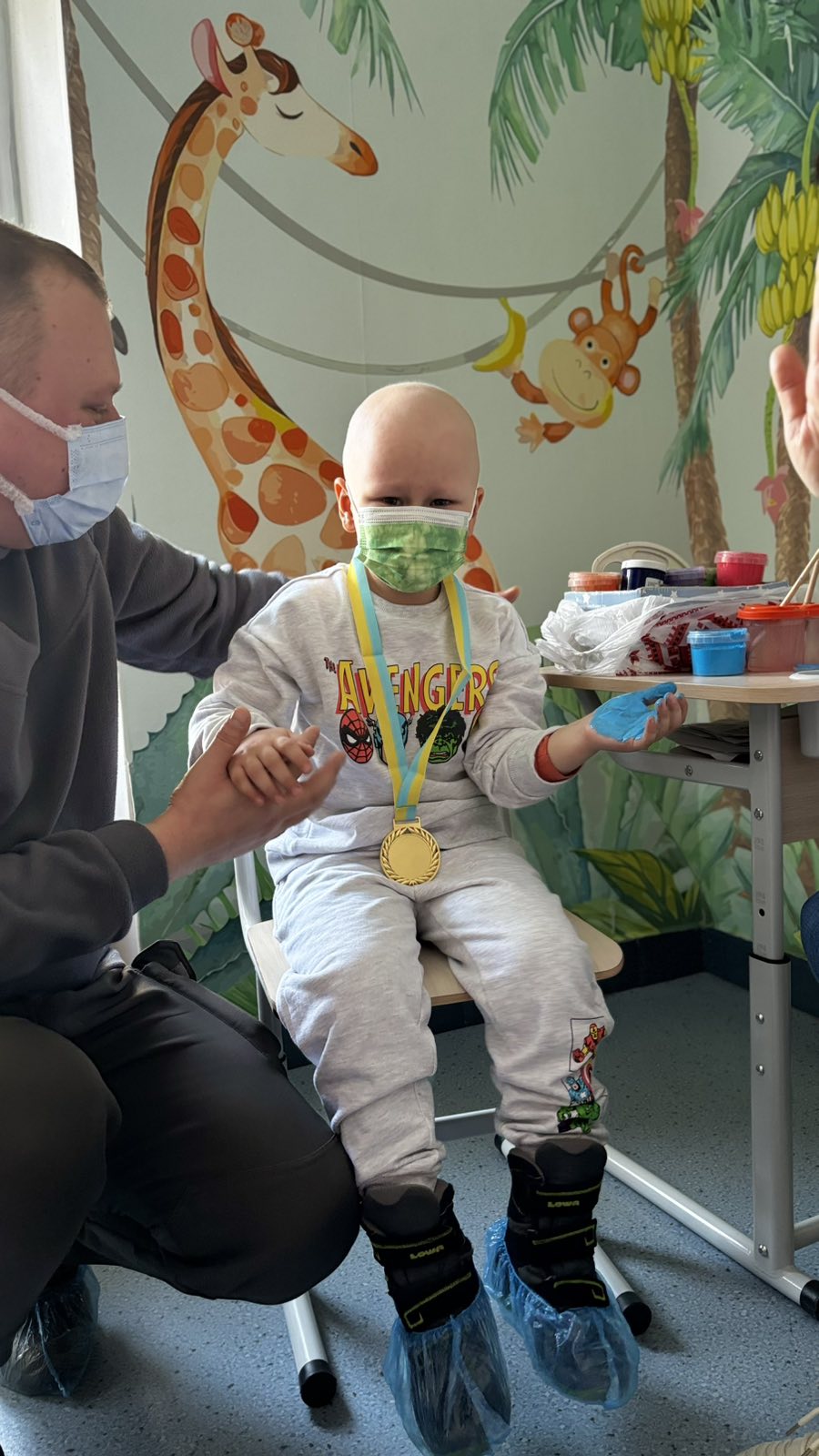 Із Черкаського онкоценту виписали 4-річного сина військового, який бореться із лейкемією - фото 2