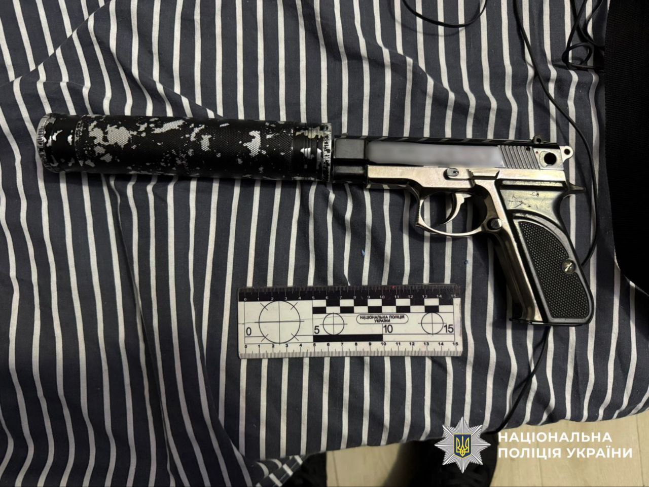 На Київщині чоловік біля підʼїзду вистрілив декілька разів у голову іншому та втік - фото 2