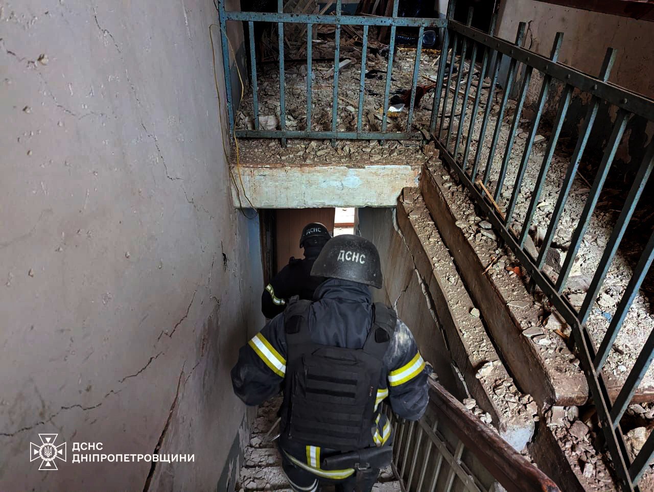 Російські ракети атакували багатоповерхівки у Дніпрі та Кривому Розі - фото 4