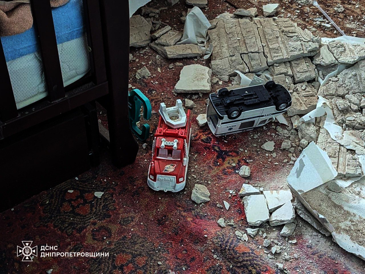Російські ракети атакували багатоповерхівки у Дніпрі та Кривому Розі - фото 8