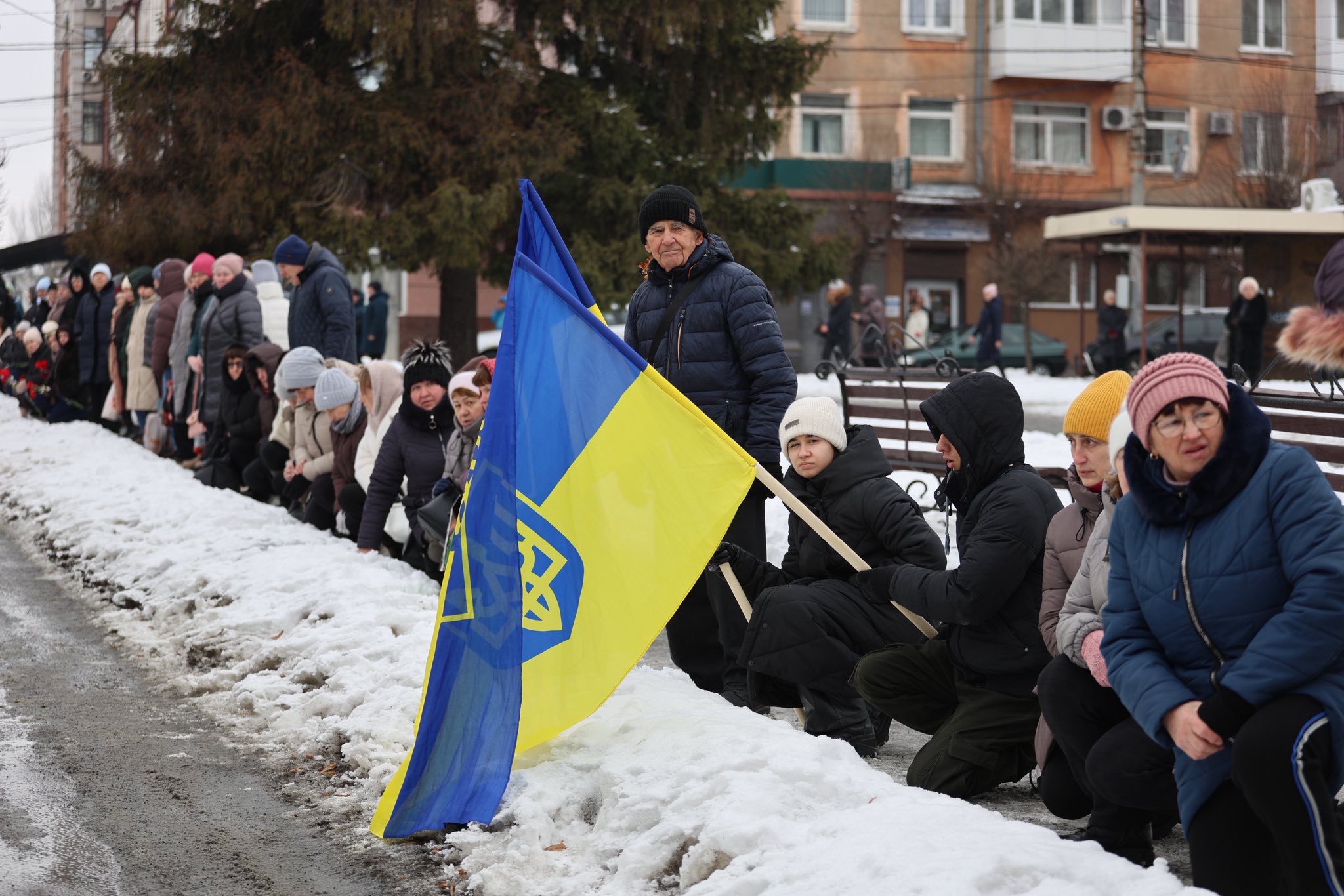 В Умані «живим коридором» прощалися із Олександром Савчуком - фото 2