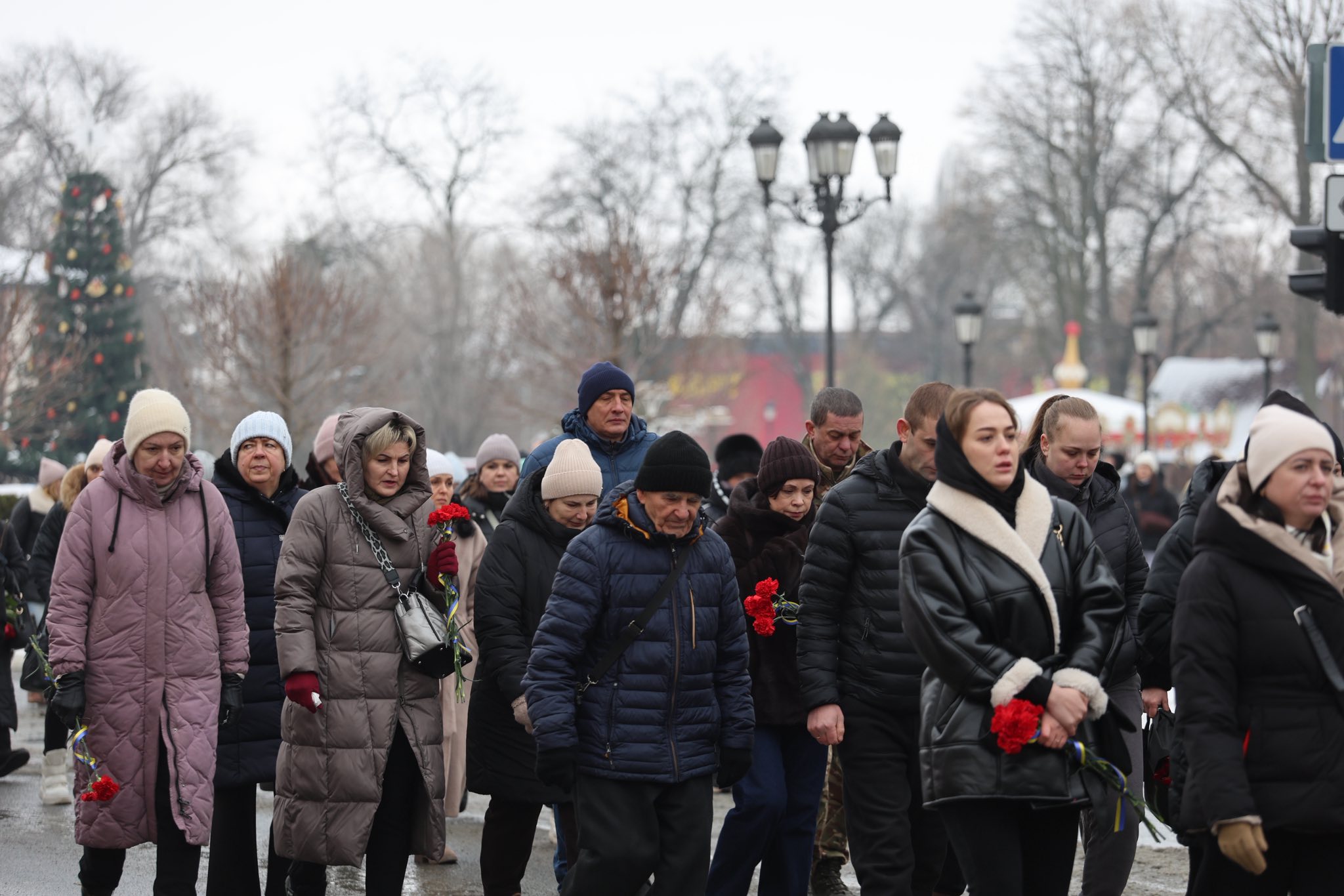 В Умані «живим коридором» прощалися із Олександром Савчуком - фото 3