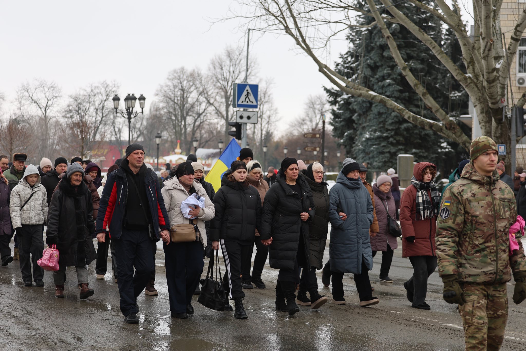 В Умані «живим коридором» прощалися із Олександром Савчуком - фото 10