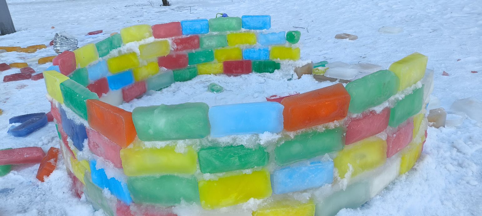 Маленьке диво великого міста: історія кольорового іглу в одному з дворів Києва - фото 2