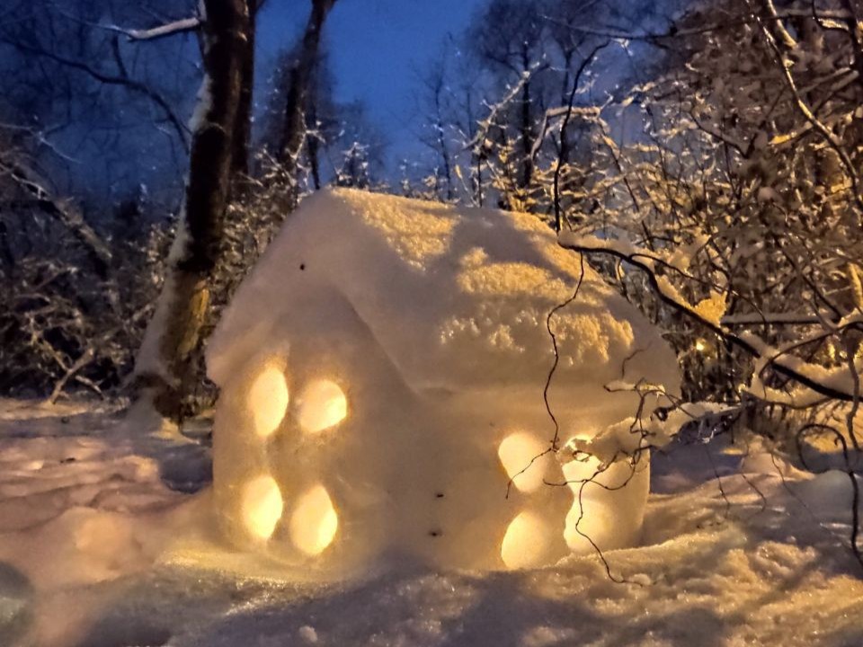 Маленьке диво великого міста: історія кольорового іглу в одному з дворів Києва
