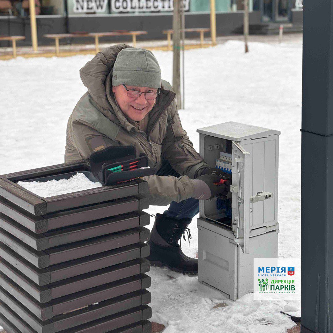 У Черкасах розібрали головну ялинку - фото 5