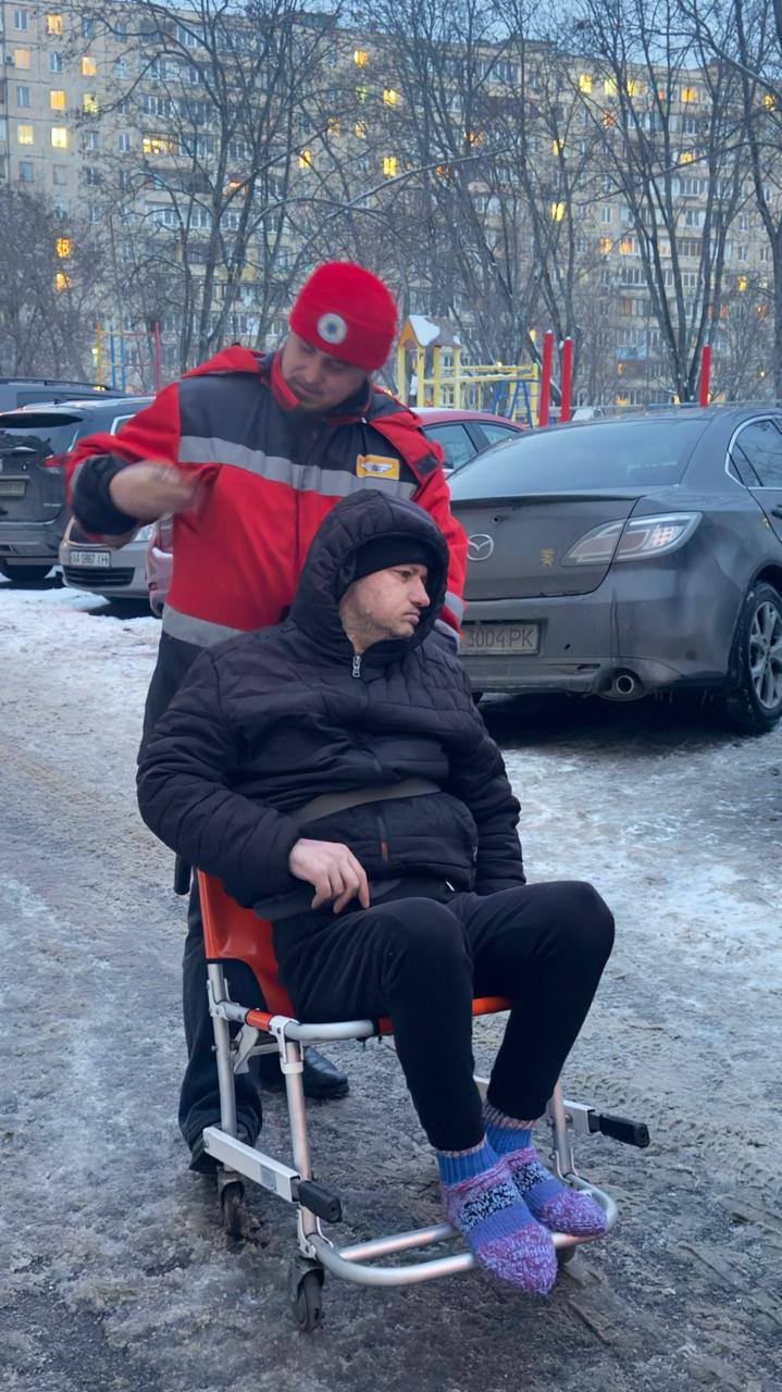 Маломобільних мешканців Деснянського району переселяють до закладів з опаленням - фото 2