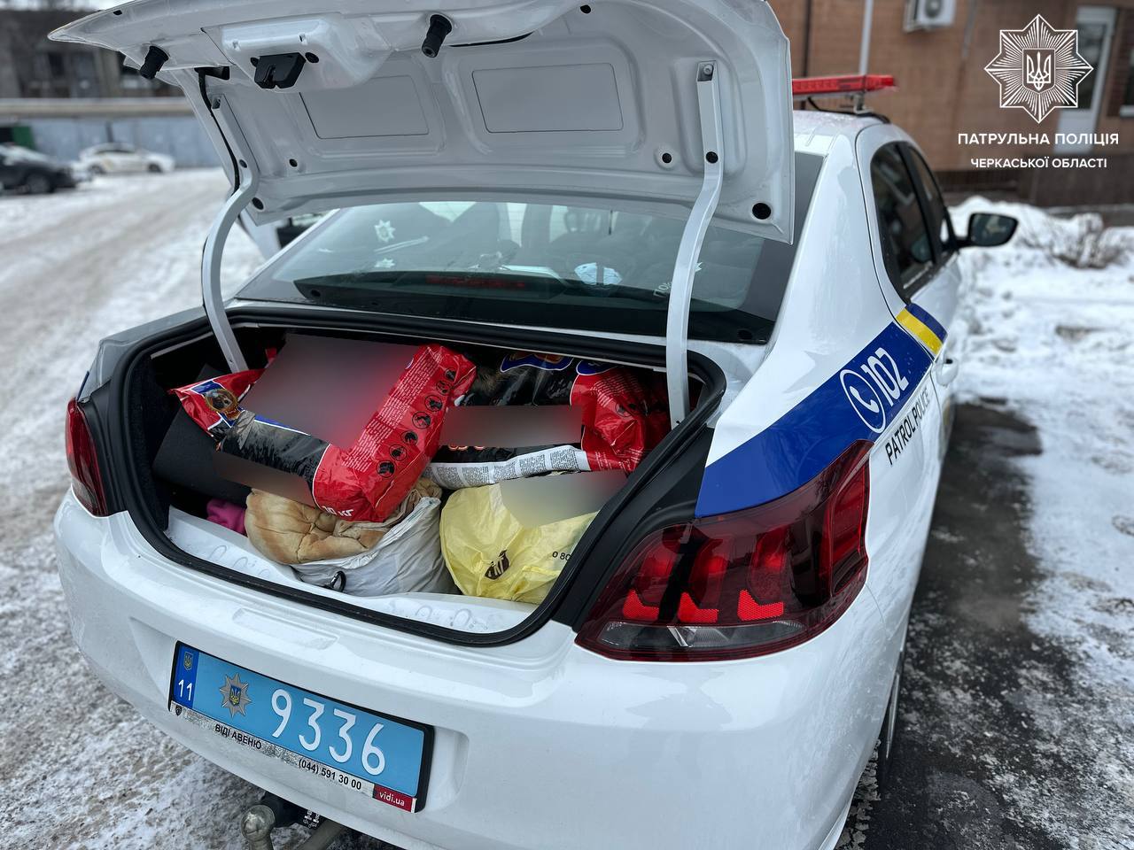 У черкаський притулок для тварин привезли ковдри і корм - фото 3