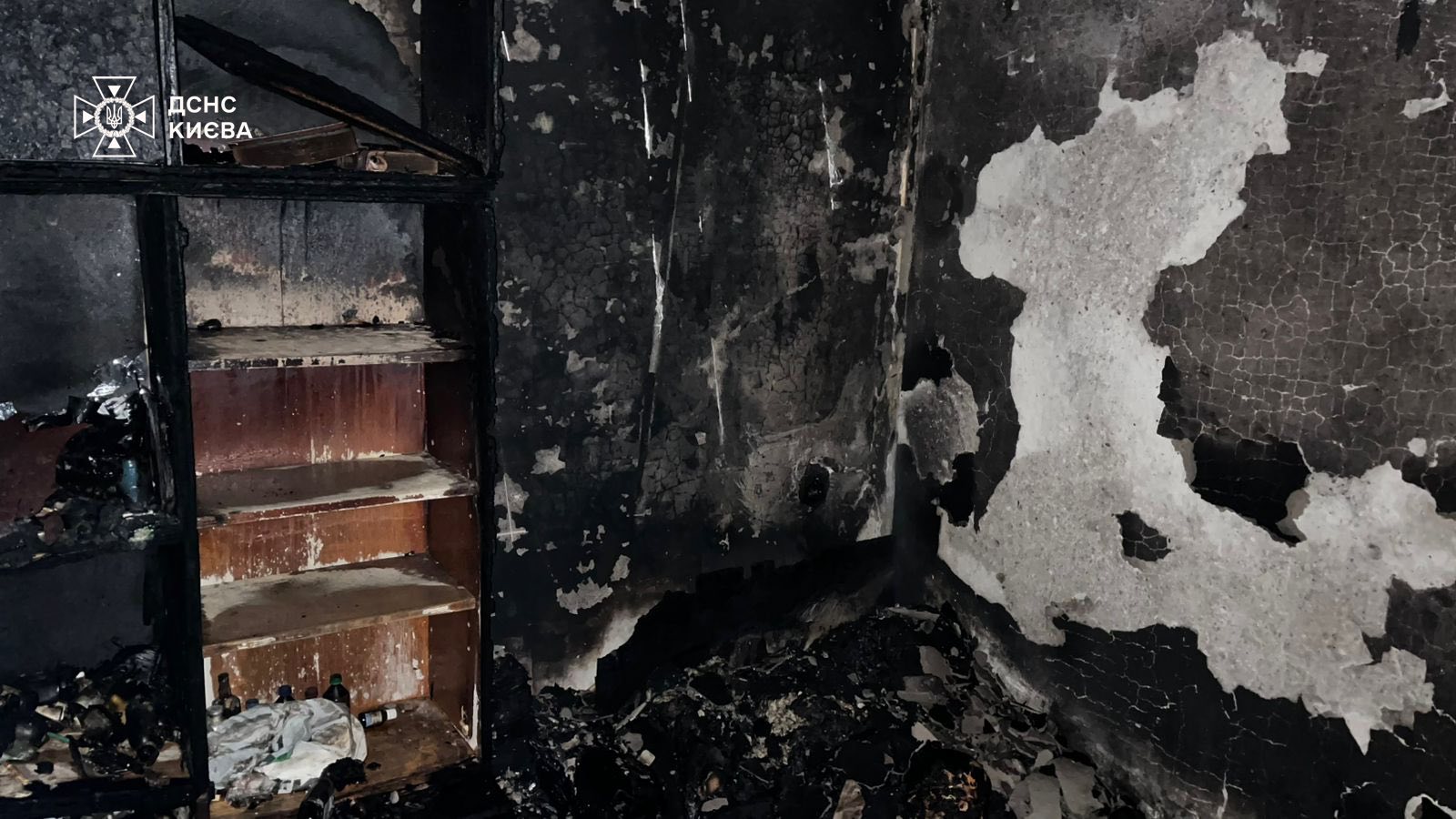 У Соломʼянському районі під час пожежі в квартирі загинула жінка - фото 2