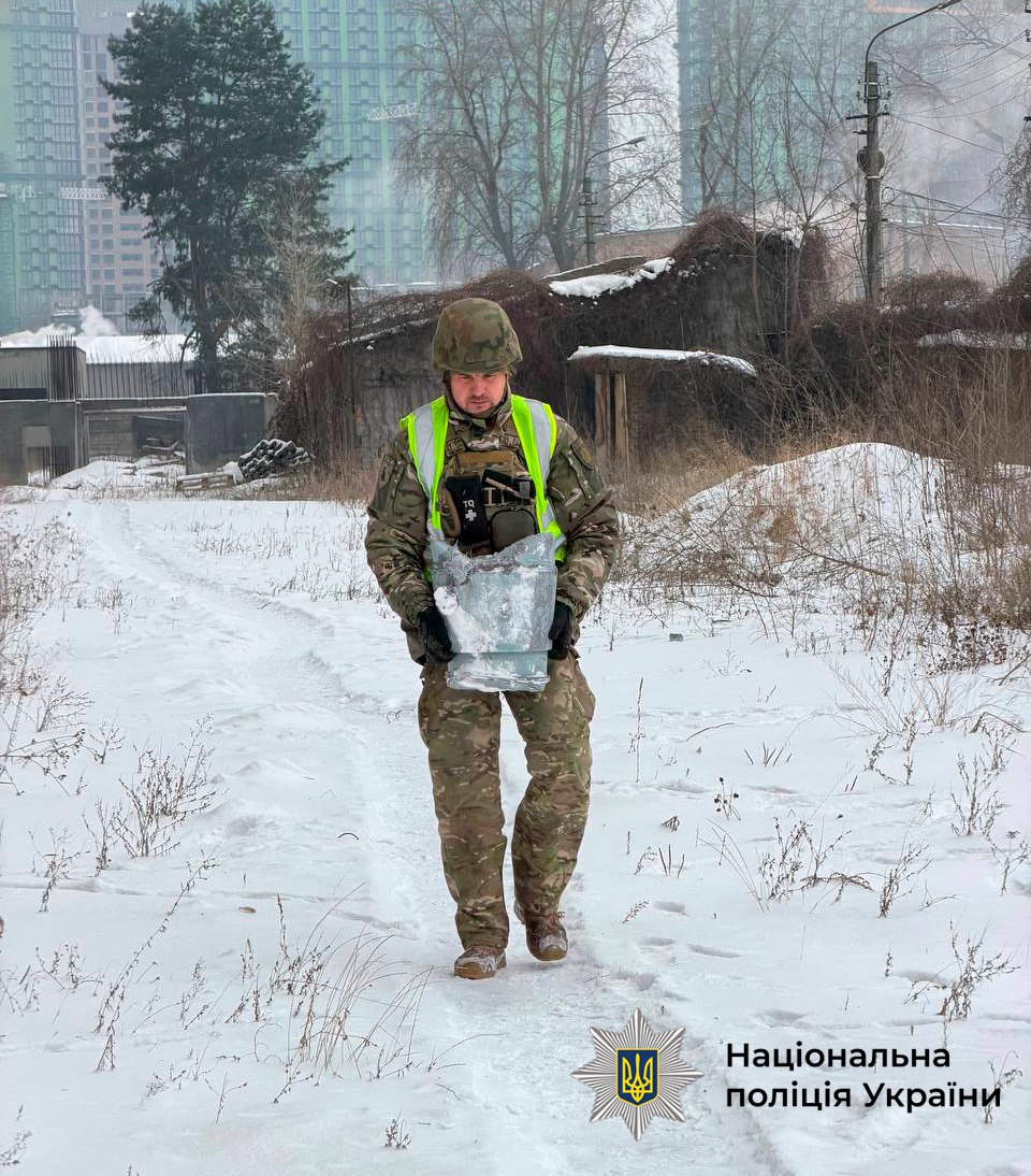 У дворі на Лівому березі виявили нездетоновану бойову частину ударного БпЛА - фото 2