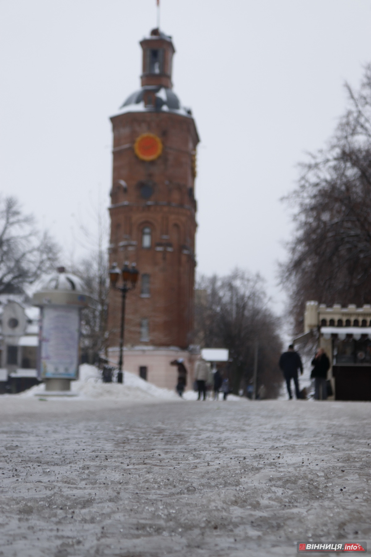 Ожеледиця у Вінниці: спецтехніка на дорогах та поради, як уникнути травмувань - фото 5