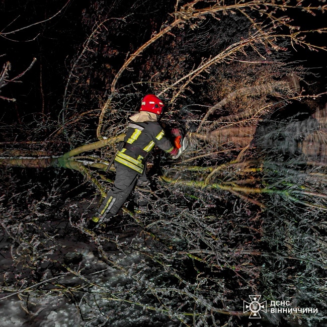 Рятувальники Вінниччини допомогли п’яти бригадам «швидкої» доїхати до пацієнтів - фото 4