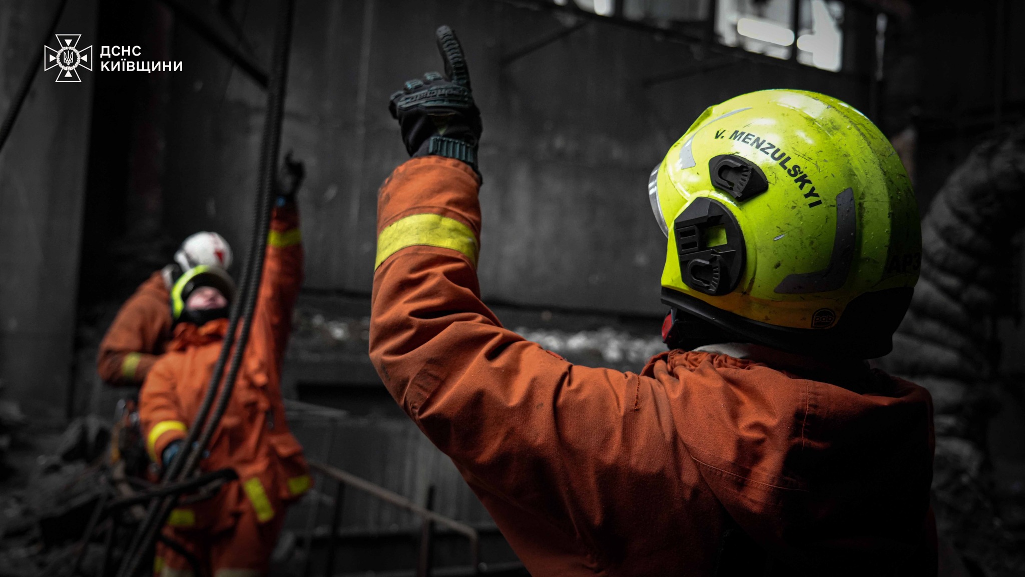 Рятувальники-верхолази показали, як працюють пліч-о-пліч з енергетиками на Київщині. Фото - фото 8