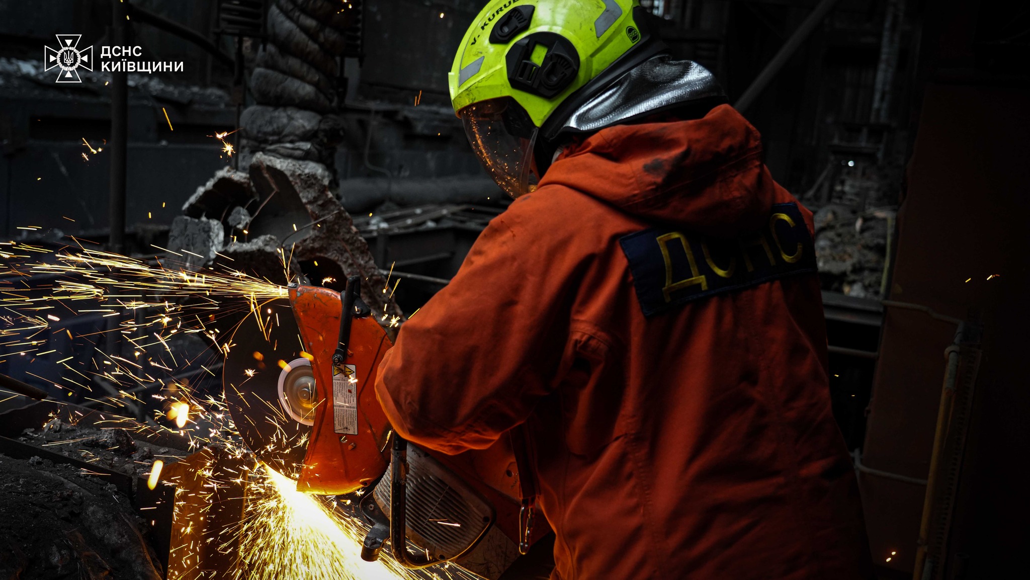 Рятувальники-верхолази показали, як працюють пліч-о-пліч з енергетиками на Київщині. Фото - фото 3