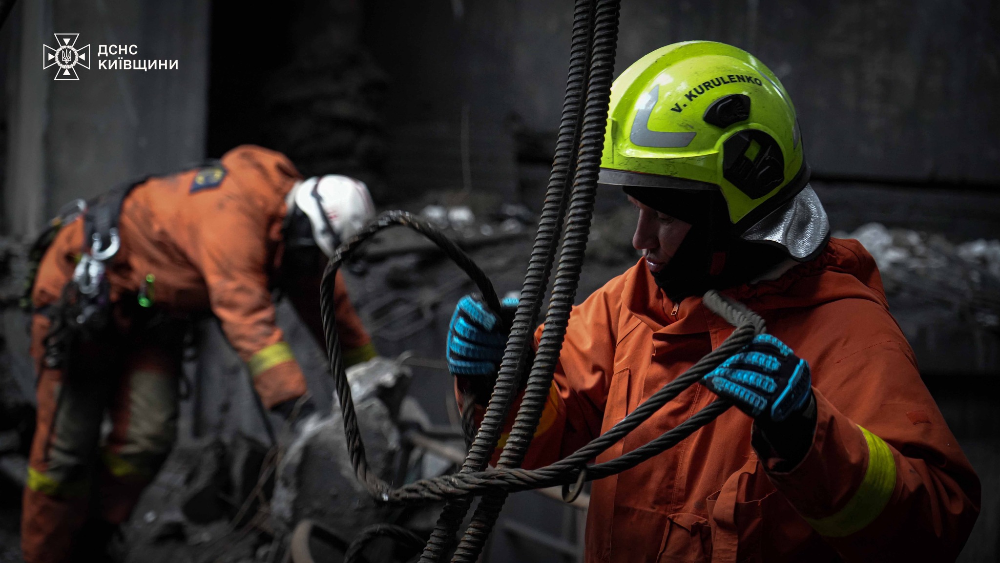 Рятувальники-верхолази показали, як працюють пліч-о-пліч з енергетиками на Київщині. Фото - фото 9