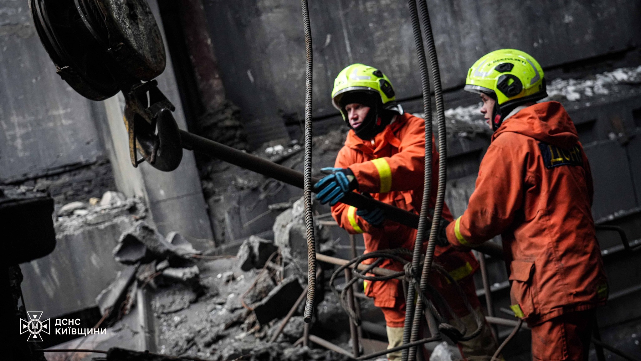 Рятувальники-верхолази показали, як працюють пліч-о-пліч з енергетиками на Київщині. Фото - фото 6