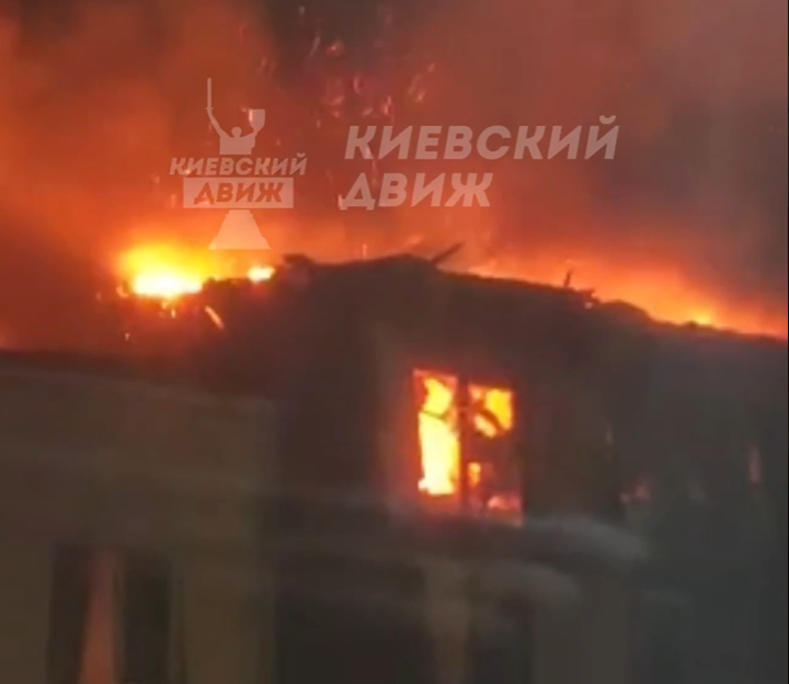 У Києві вибухи: пошкоджено будівлю