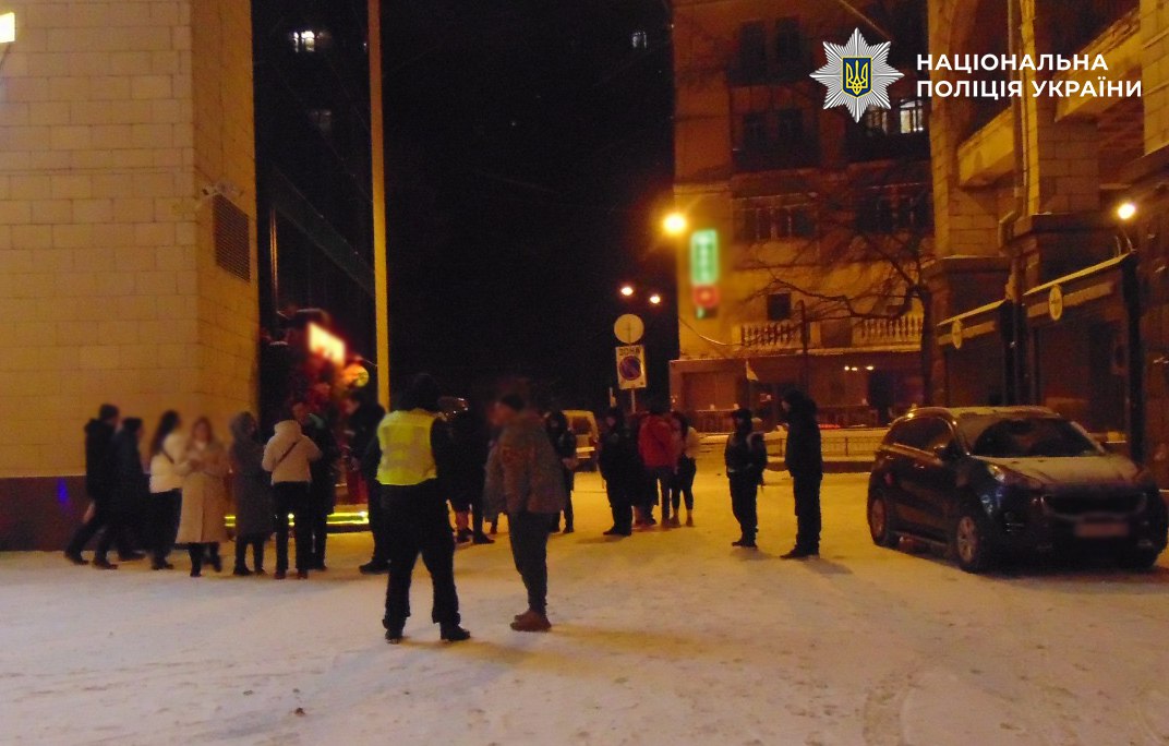 Біля станції метро «Хрещатик» сталася масова бійка - фото 4