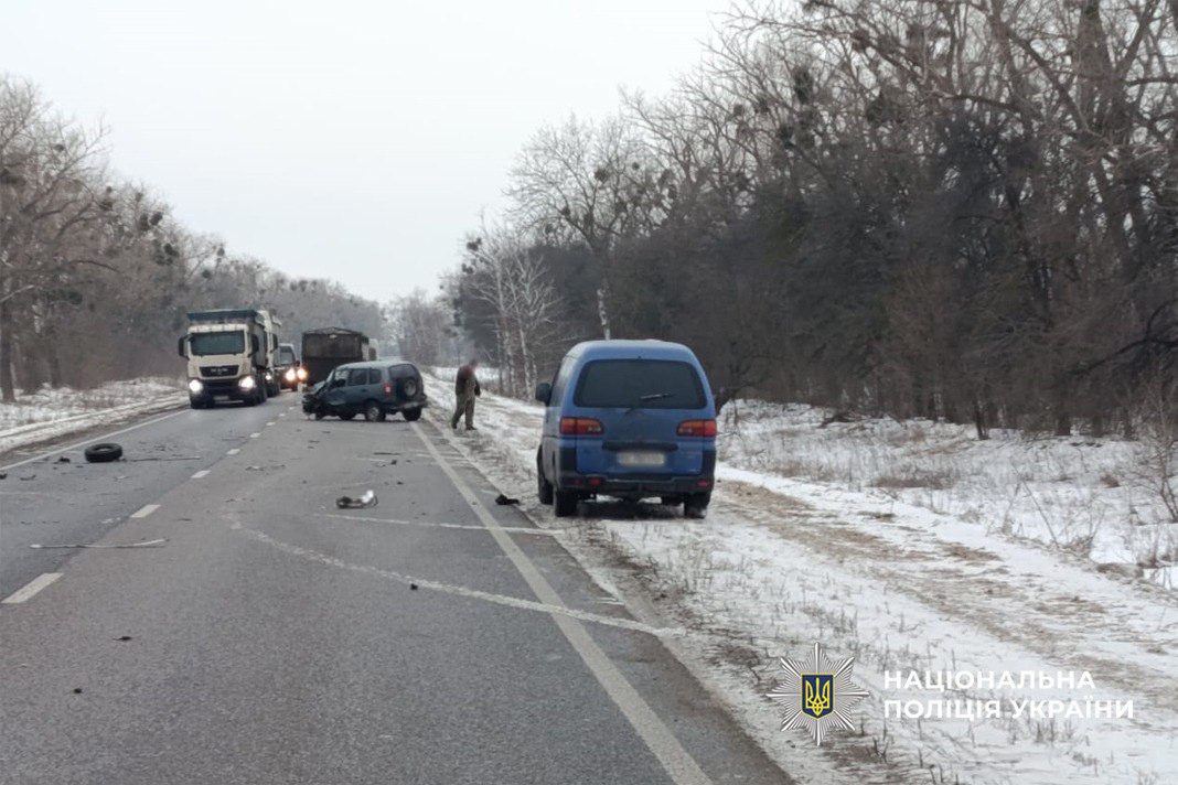 Автотроща на Черкащині: 11 людей постраждали внаслідок зіткнення трьох автомобілів