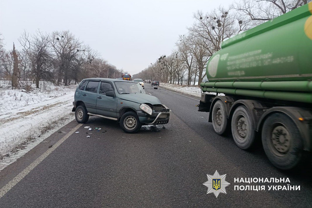Автотроща на Черкащині: 11 людей постраждали внаслідок зіткнення трьох автомобілів - фото 2