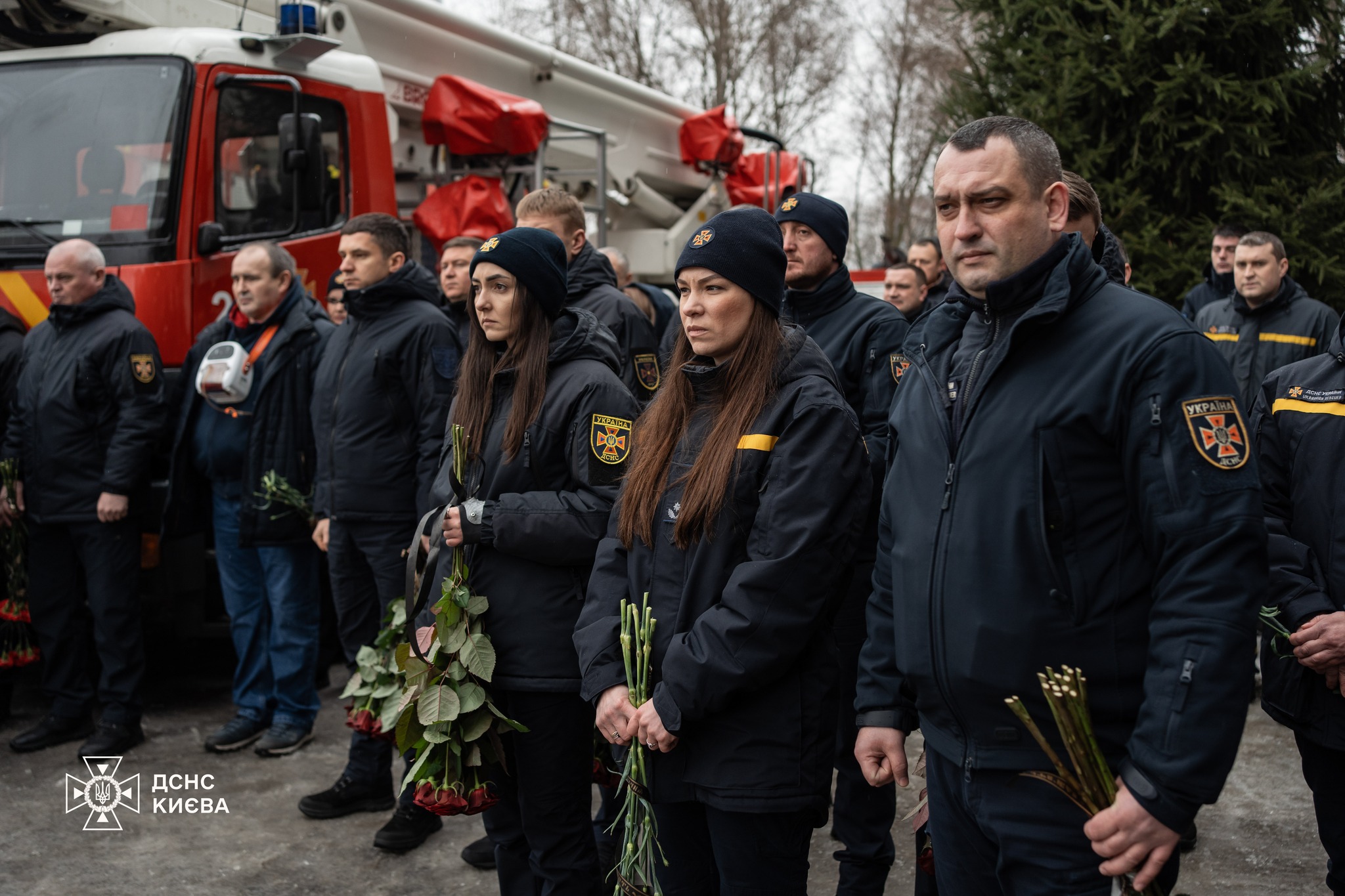 У київському гарнізоні провели в останню путь пожежного-рятувальника Олександра Зіброва - фото 6