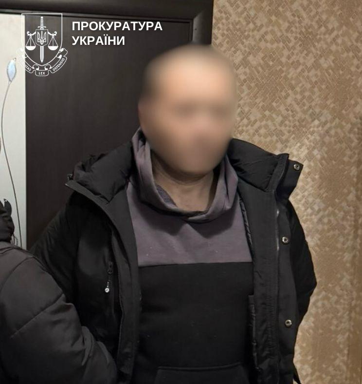 У Києві затримали чоловіка, який за 5200 доларів обіцяв зняти військового з обліку