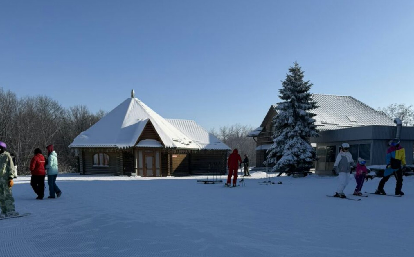 Зимовий відпочинок на Черкащині: лижі у Водяниках, ретрит у «Совиному Яру» та магія «Софіївки»