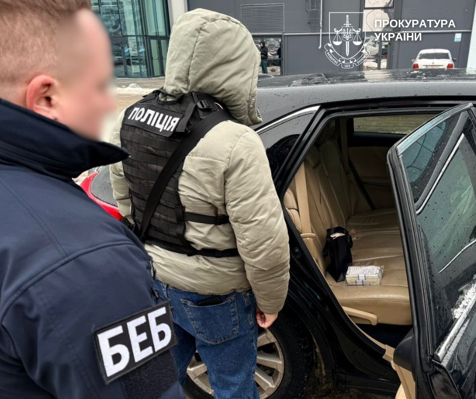 У Києві викрили схему збуту підроблених доларів: фальшивки продавали за пів ціни - фото 2