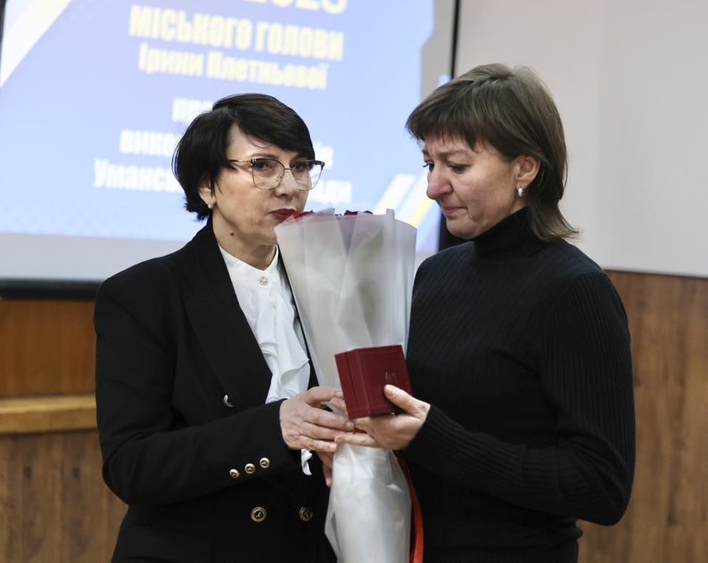 Посмертні нагороди вручили рідним трьох військових в Умані