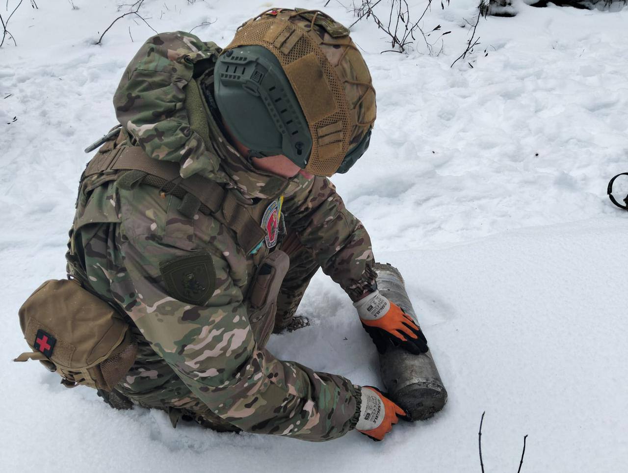 Вибухотехніки поліції Київщини знищують ворожі боєприпаси на Чернігівщині - фото 2