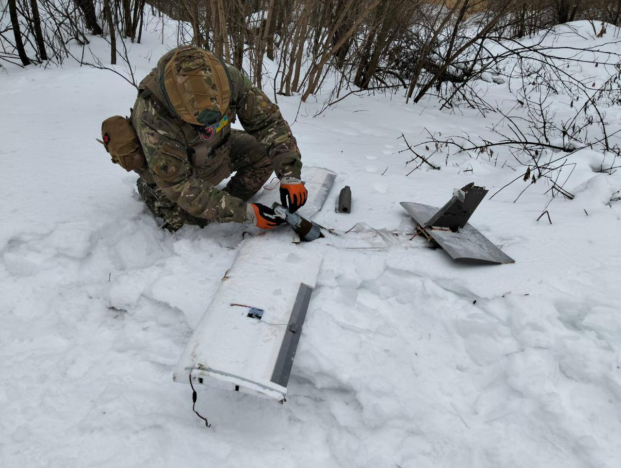 Вибухотехніки поліції Київщини знищують ворожі боєприпаси на Чернігівщині