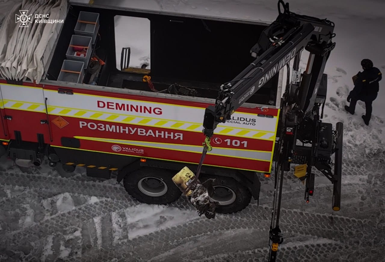 Сапери ДСНС відпрацьовують роботу з роботизованими комплексами і важкими піротехнічними машинами