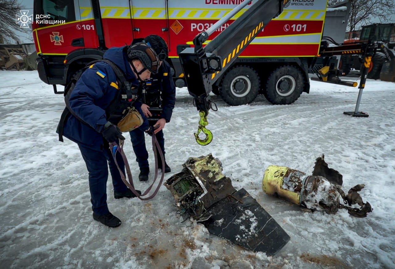 Сапери ДСНС відпрацьовують роботу з роботизованими комплексами і важкими піротехнічними машинами - фото 2