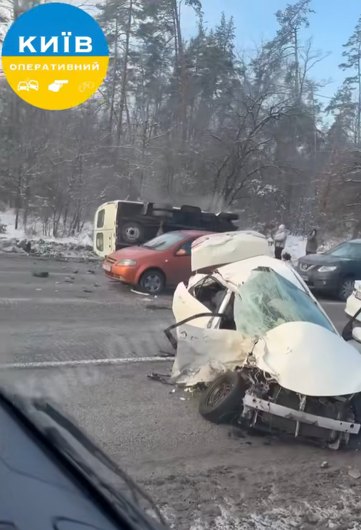 На Гостомельській трасі сталася масштабна автотроща