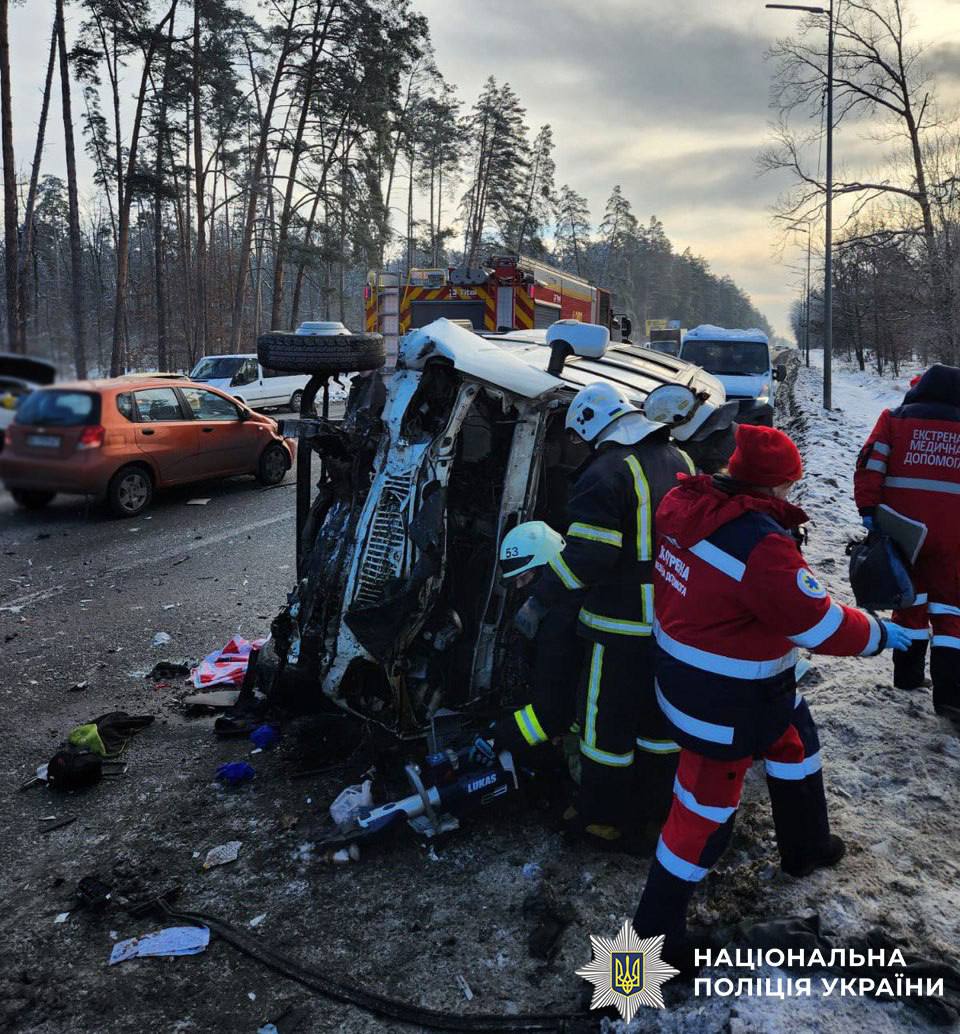 На Гостомельській трасі сталася масштабна автотроща - фото 3