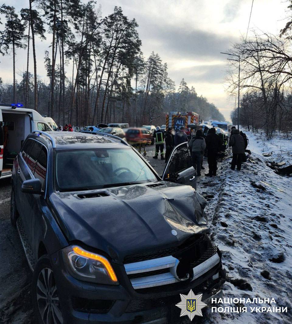 На Гостомельській трасі сталася масштабна автотроща - фото 4