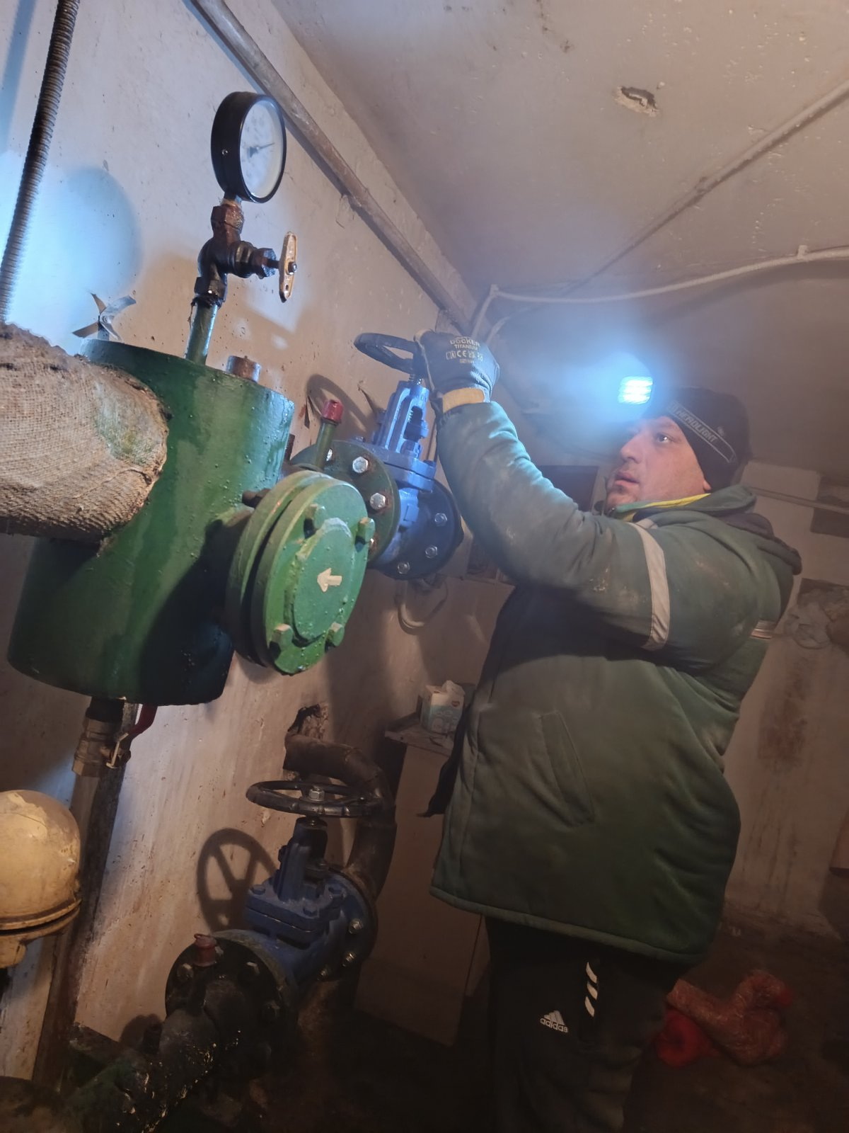 Бригада з Калинівки повертає тепло у будинки киян - фото 2