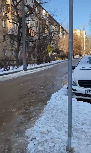 Біля станції метро «Політехнічний інститут» стався «потоп» - фото 2