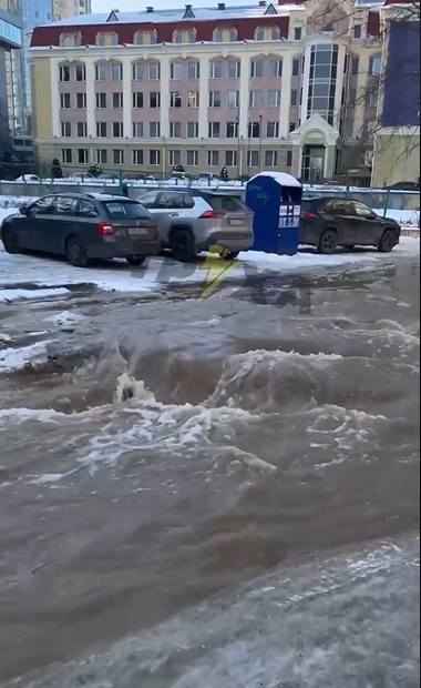 Біля станції метро «Політехнічний інститут» стався «потоп» - фото 3