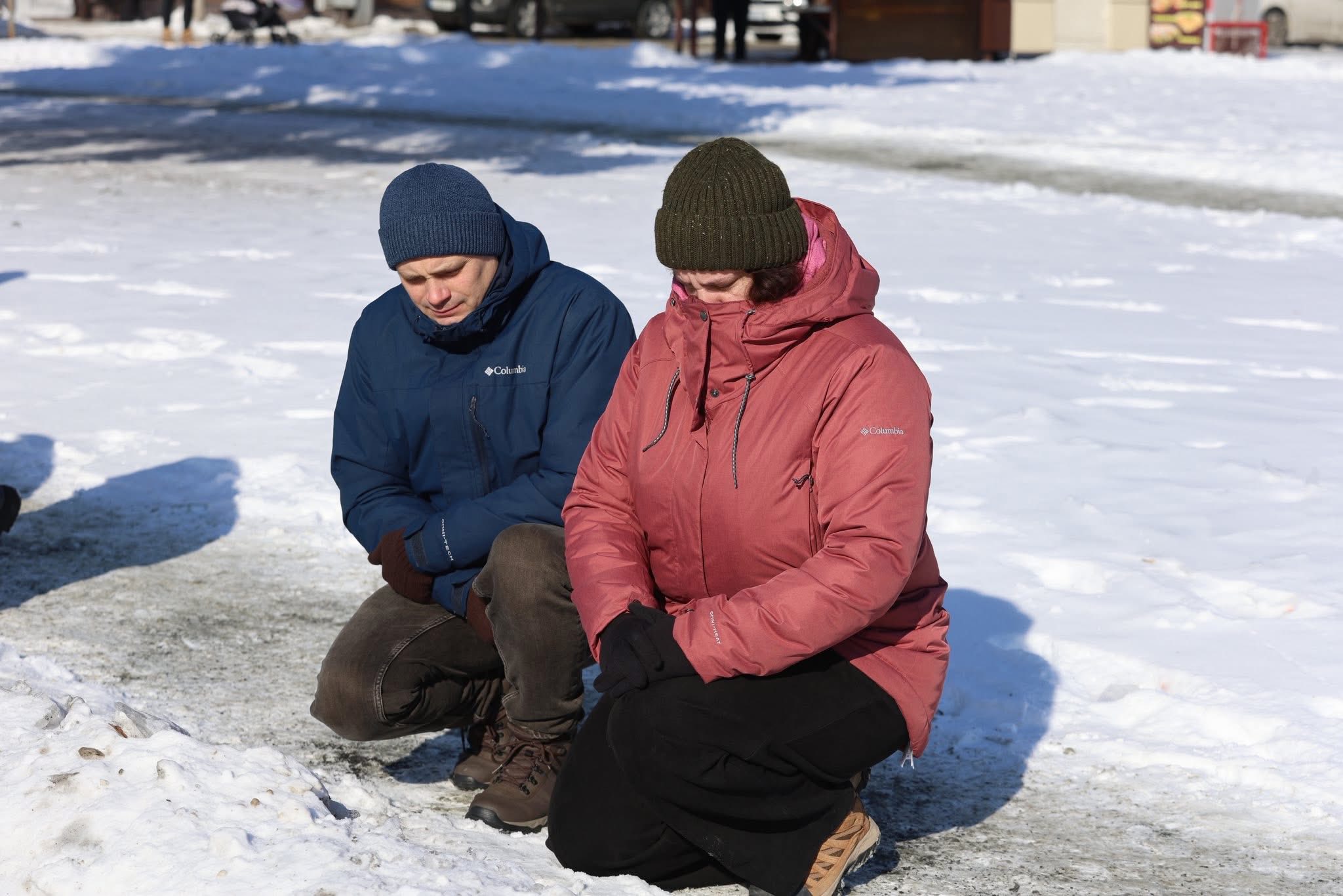 Умань на колінах прощалася із загиблим на війні стрільцем. Фото - фото 4