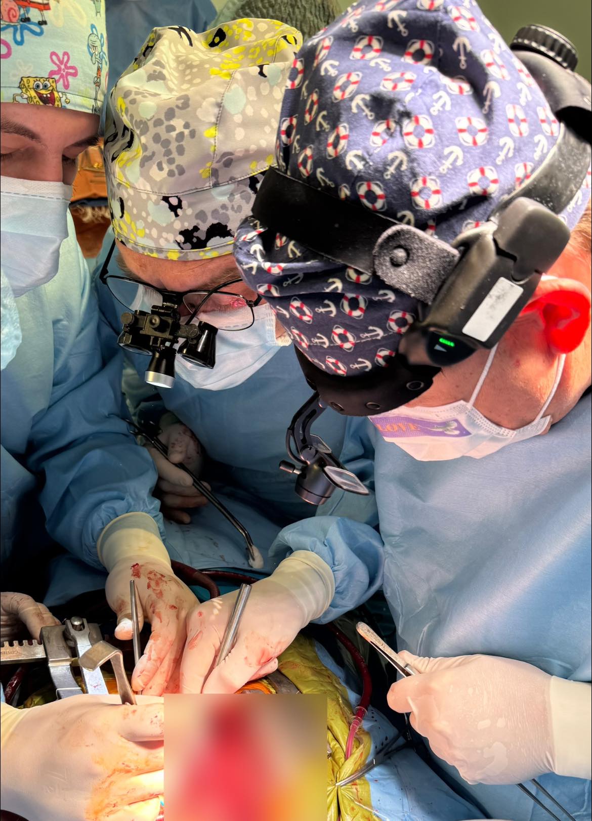 Київські кардіохірурги врятували життя військовому, видаливши металевий уламок із серця