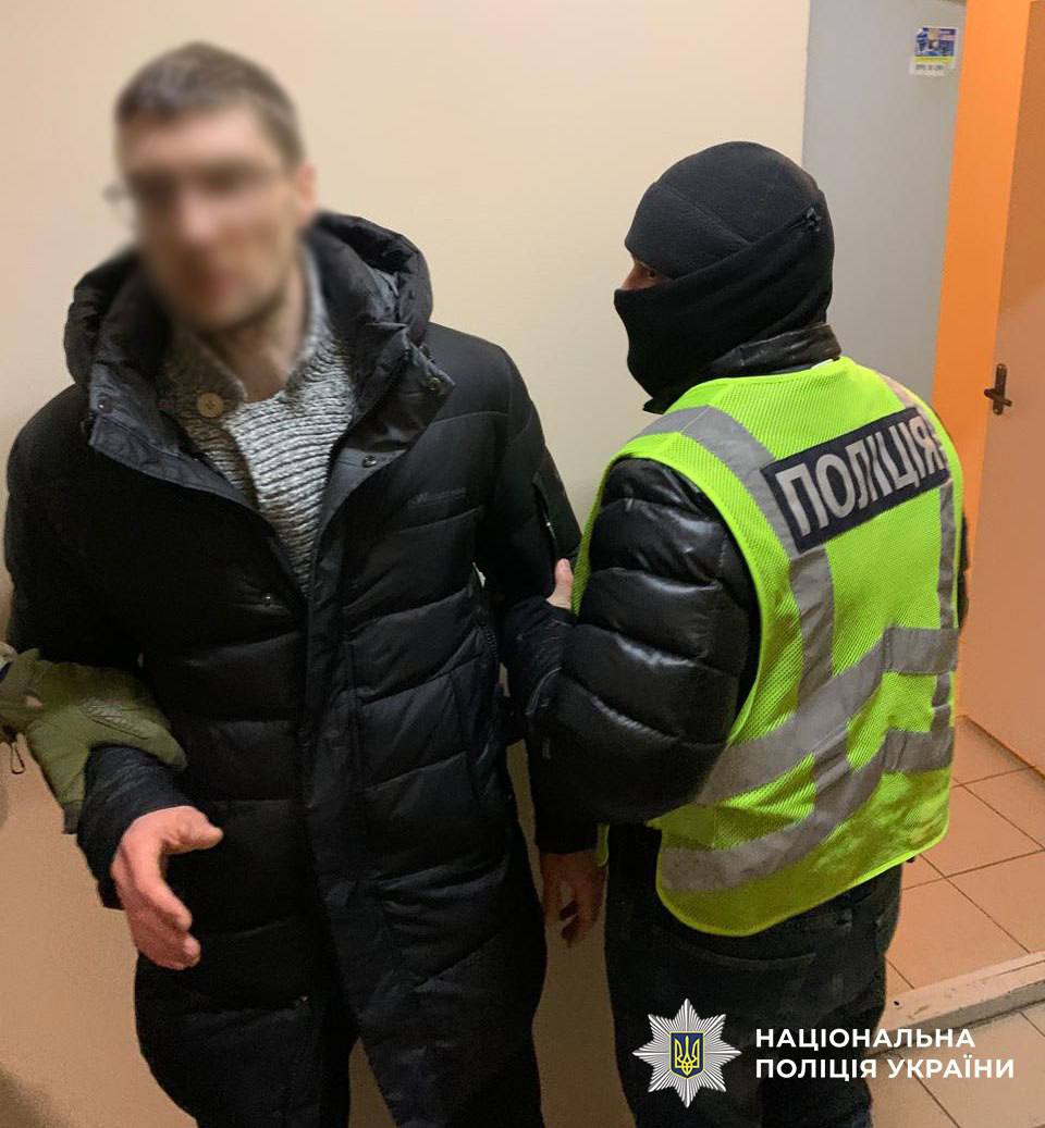 У Києві чоловік вдарив водія евакуатора, потерпілий у важкому стані в лікарні