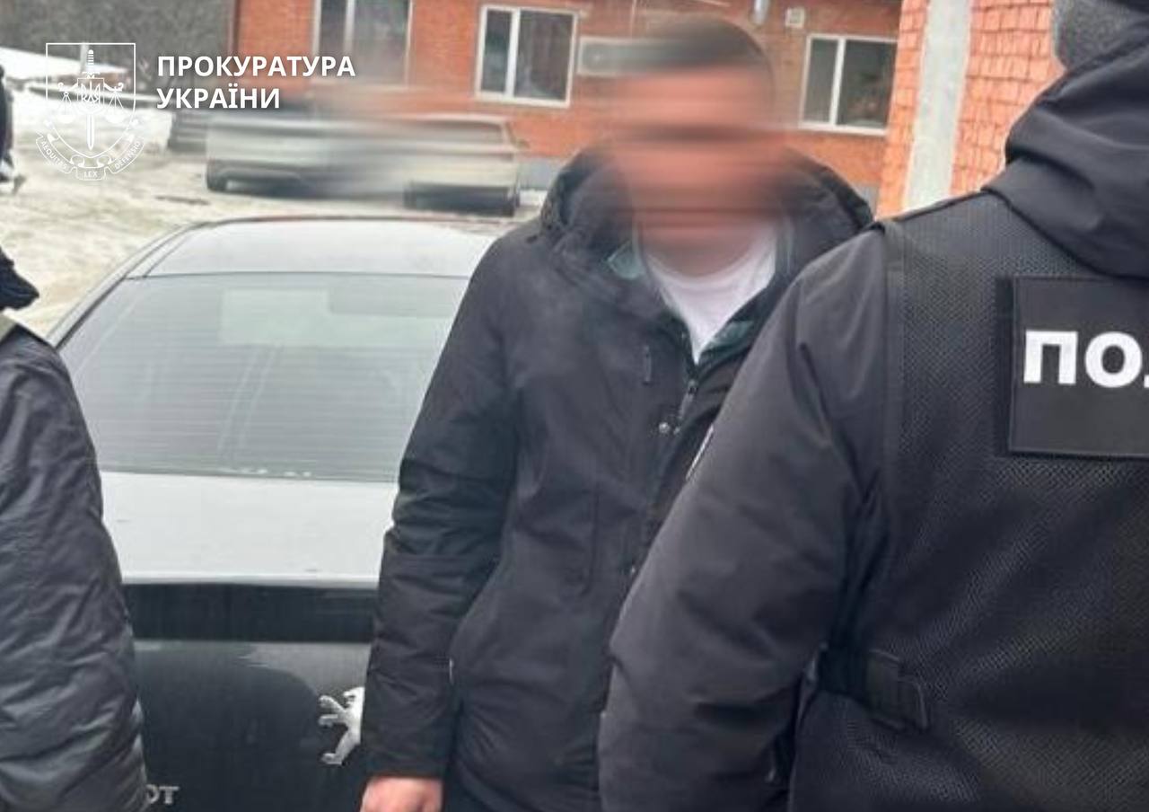 Медбрат з Умані отримав підозру: за 3 800 доларів обіцяв домовитися про зняття військовозобов’язаного з розшуку